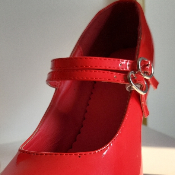 Red Patent Leather Mary Jane Heels - Picture 4 of 11